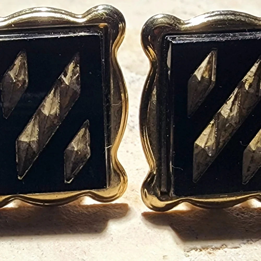 1970s decorative black and gold men's Swank Cuff Links, Modernist Style